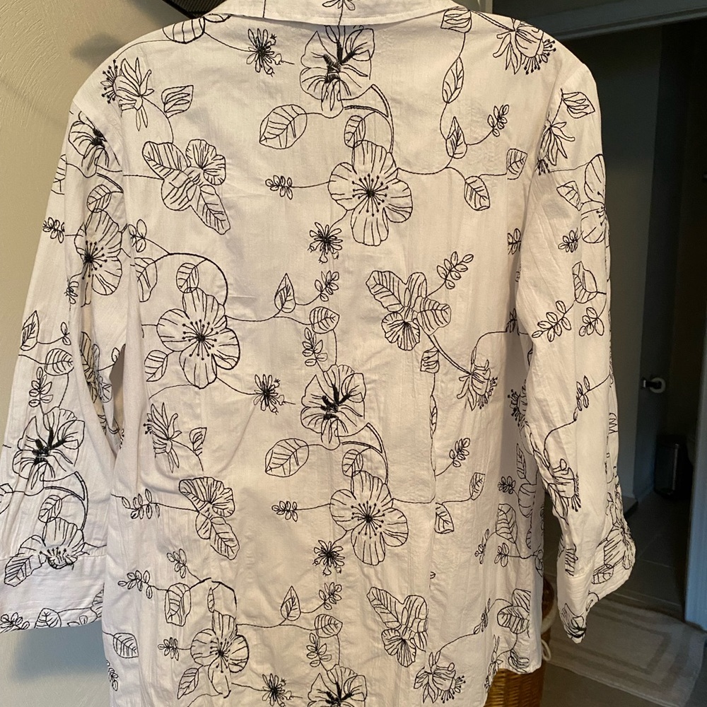 Harmony and Vine Embroidered blouse——sz medium